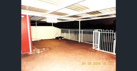 *** BIG LIVING AREA + NEAR SCHOOL, BUS, SHOPS *** - Photo 2