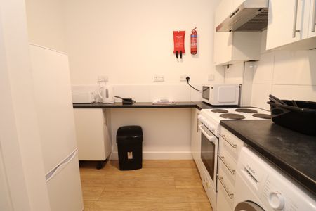 Room in a Shared Flat, Springfield Lane, NW6 - Photo 4