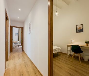 Room with double bed in Avinyó street - Photo 1