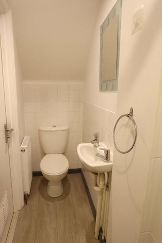 House share to rent - Photo 2