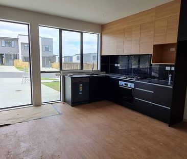 Modern 3-Bedroom Family Townhouse – Available 14th November 2025 - Photo 5