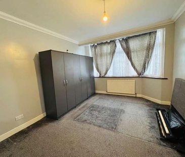 Havering Gardens, Romford, RM6 - Photo 6