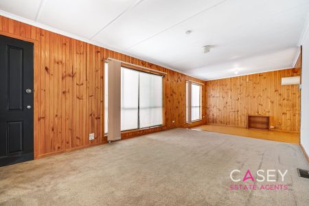 5 Roberts Road, Cranbourne - Photo 2