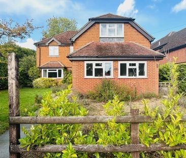 Robertsbridge - Photo 1