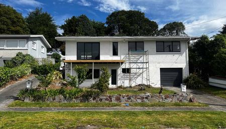 Renovated 3-Bedroom Home with double garage - Photo 2