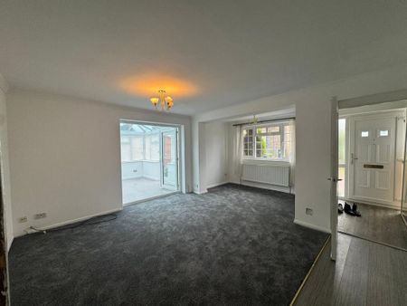 4 bedroom detached house to rent - Photo 3