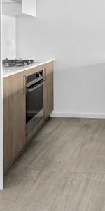 Modern one bedroom unit - 20% below market rent - Photo 4