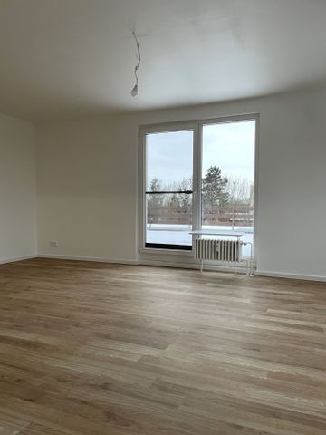 *Frisch-sanierte 2-Zimmer-Wohnung mit Sonnenterrasse!* - Photo 2