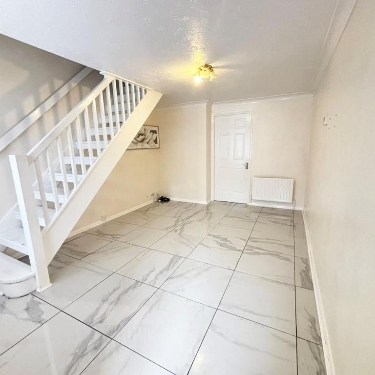 2 bedroom terraced house to rent - Photo 1
