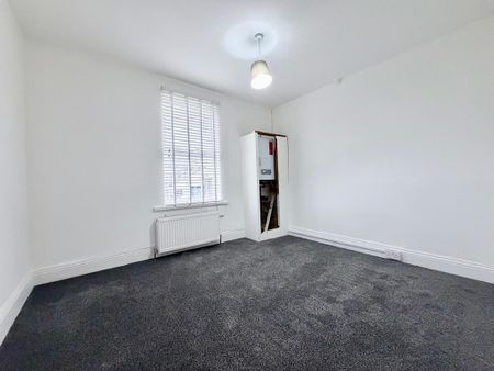 3 bedroom end of terrace house to rent - Photo 3