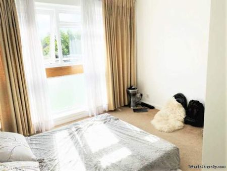 2 bedroom property to rent in London - Photo 2