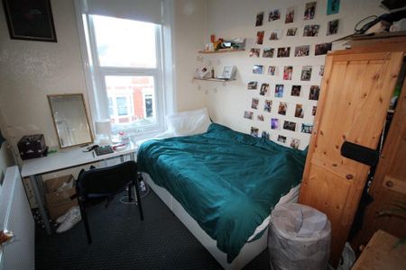 5 bedroom flat to rent - Photo 4