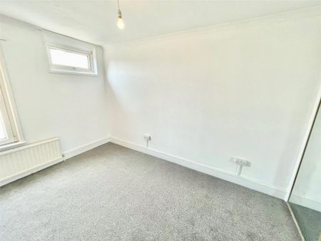 2 bedroom semi-detached house to rent - Photo 5