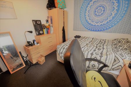 3 bedroom House in Cardigan Lane, Leeds - Photo 5