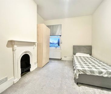 Alexandra Road, Hounslow, TW3 4HN - Photo 3
