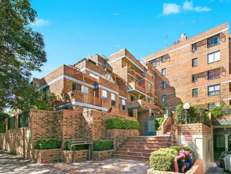 Three Bedroom Apartment with One Carspace - Unfurnished - Photo 2