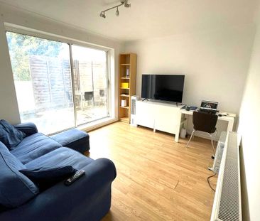 Room in a Shared Flat, Kingfisher Court, SW11 - Photo 2