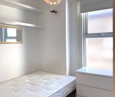 3 Bed Flat, St Marys Road, NW10 - Photo 6