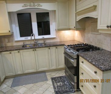 Detached Home For Lease | N9244900 - Photo 3