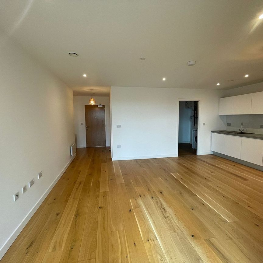 2 Bed Flat, The Axium, B1 - Photo 1