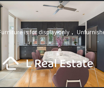 Stylish 2-Bedroom Townhouse in Prime St Kilda East Location – Welco... - Photo 4