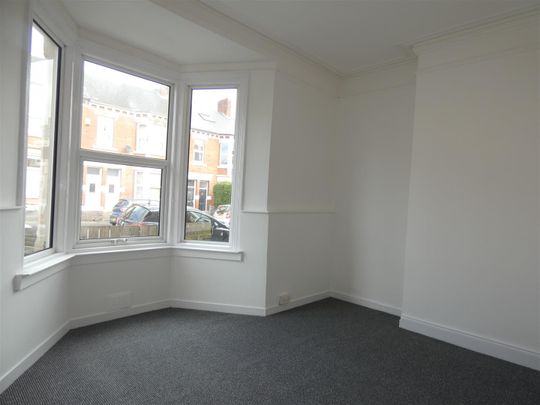 2 bed flat to rent in Trewhitt Road, Heaton, NE6 - Photo 1