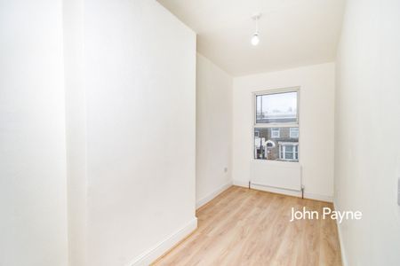 Flat to rent - Aldeburgh Street, London, SE10 - Photo 2