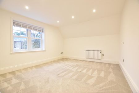 Woodfield Lane, Ashtead - Photo 2