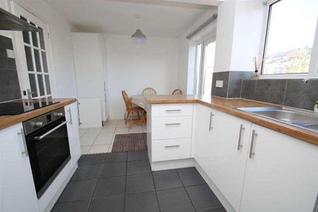 Wilton Drive, Trowbridge, BA14 - Photo 5