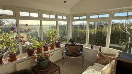 4 bedroom semi-detached house to rent - Photo 2