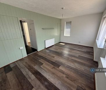 4 bedroom detached house to rent - Photo 2