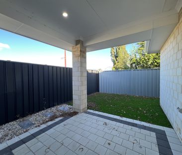 Modern Family Home - Photo 3