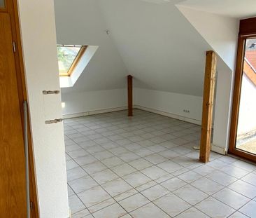 Helle 2-Zimmer Dachgeschosswohnung mit Fernsicht in Schiffweiler - Photo 4