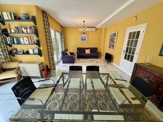 House – Semi-Detached House in The Golden Mile - Photo 1
