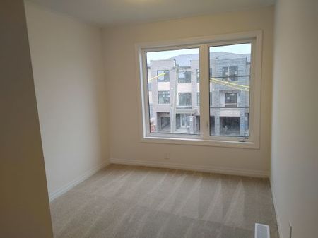 For Lease - 56 Delano Way, Newmarket, Ontario - Photo 2