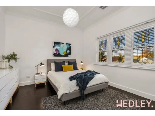 “M C C A R R O N” - Photo 1