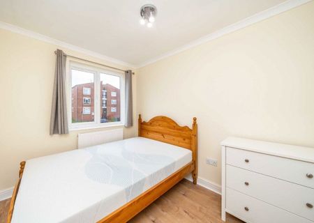 Ainslie Walk, SW12 8BX, London - Photo 3
