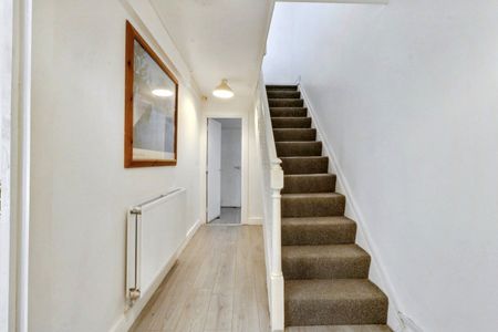 Room 3 - Cadogan Close, South Harrow, HA2 - Photo 5