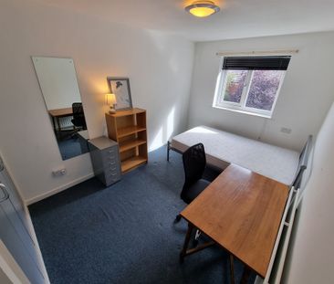 4 Bed Student Accommodation - Photo 5