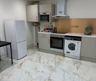 1 Bed Flat, Ilford, IG1 - Photo 5