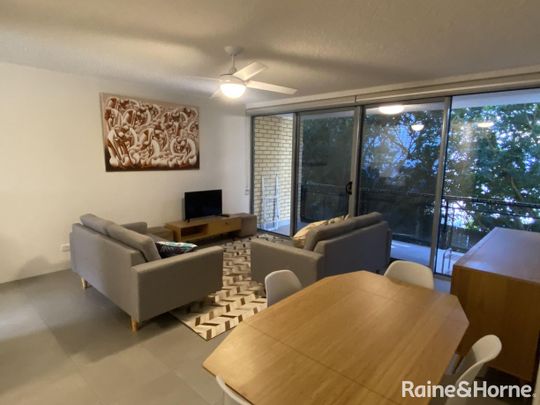 Beautifully Furnished Unit - Close to UQ! - Photo 1