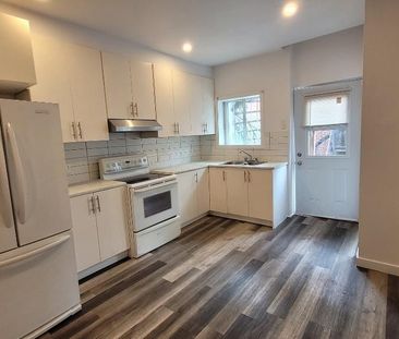Appartement 7 1/2 à louer - 5 chambres fermées - 2e étage - Photo 2