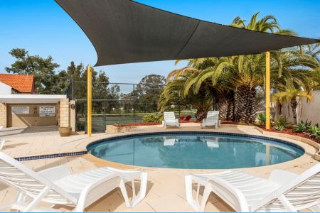 Brand New 2 x 2 x 1 Apartment in a Beautiful Complex with a Pool - Photo 4