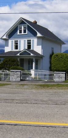 WATERFRONT HERITAGE HOUSE, FURNISHED GARDEN LEVEL STUDIO SUITE - Photo 1