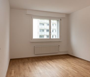 MODERNE WOHNUNG ZU VERMIETEN - ERSTE MONATSMIETE MIETZINSFREI - Photo 1