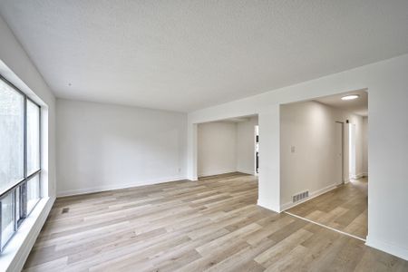 For Lease - 2012 Sheppard Avenue Unit# TH102, Toronto, Ontario - Photo 4