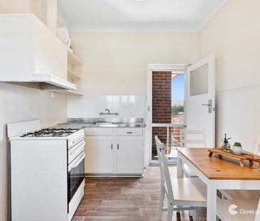 Light and Bright 1x1 Apartment - Photo 2