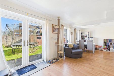 3 bedroom end of terrace house to rent - Photo 5