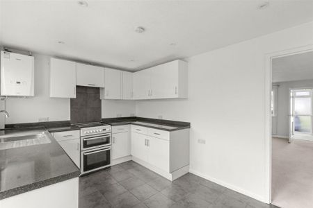 2 bedroom semi-detached house to rent - Photo 4