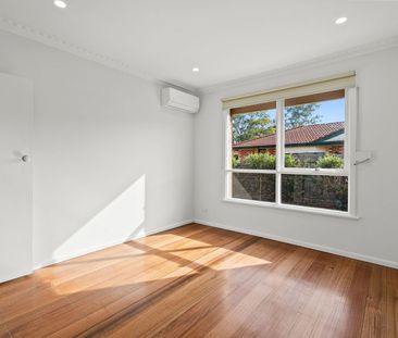 RENOVATED 2 BEDROOM UNIT IN CARNEGIE'S TOP SPOT - Photo 3